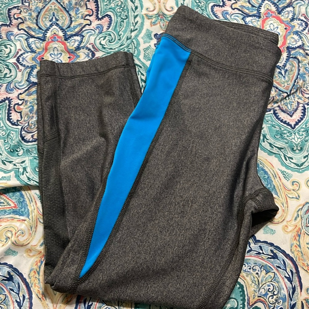 Capri UA leggings.